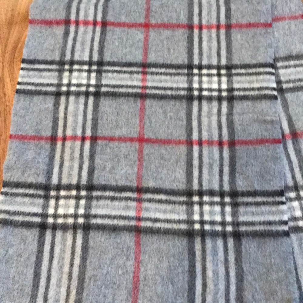 NWT cashmere scarf - Picture 2 of 5